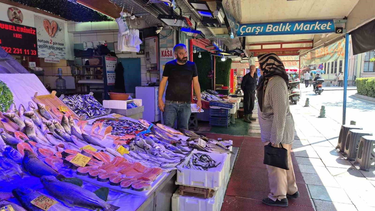 ESKİŞEHİR'DE UZUN YILLARDIR BALIKÇILIK YAPAN SELAHATTİN ARSLANBENZER, BU YIL PALAMUT BALIĞINDA...