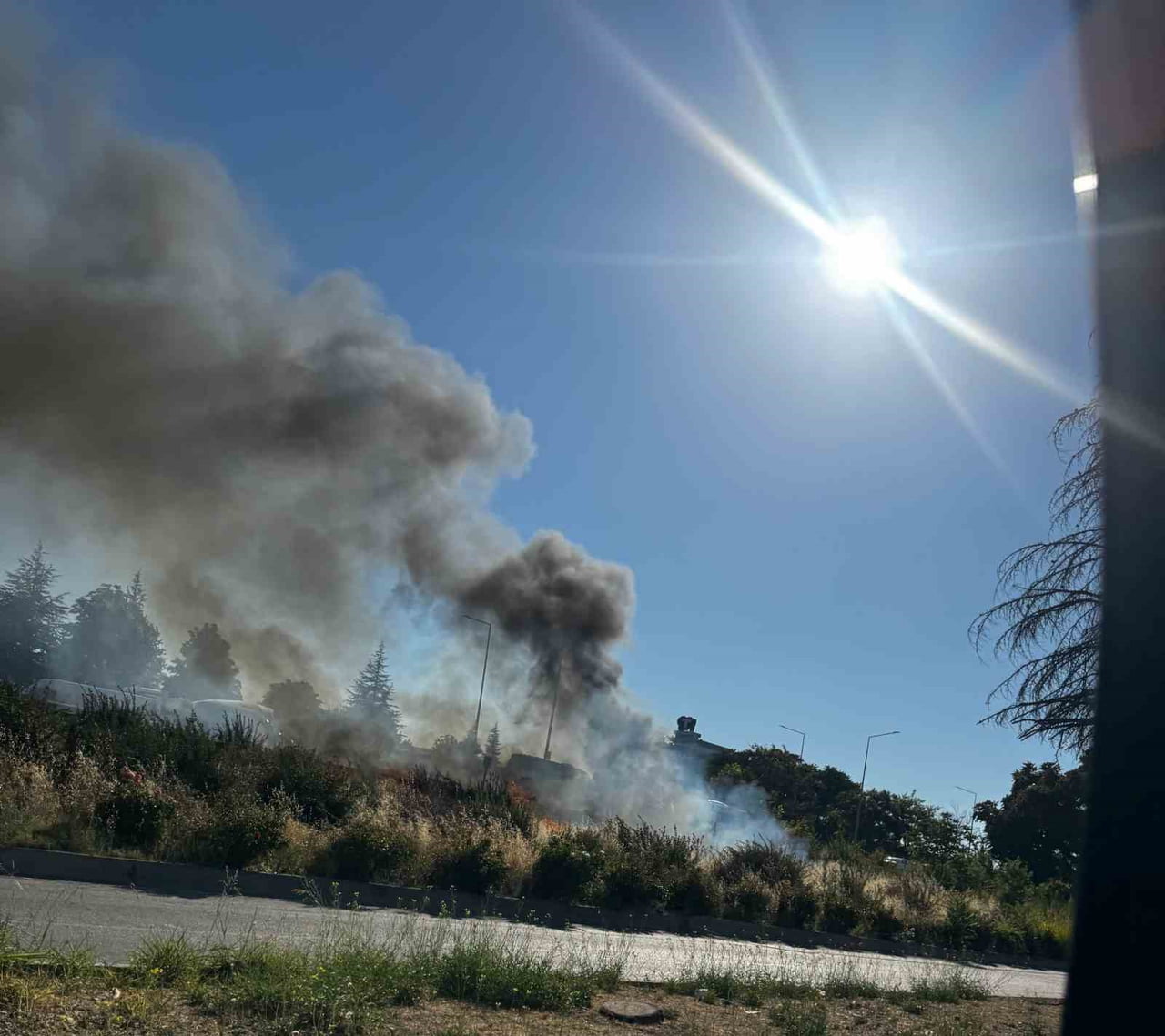 ESKİŞEHİR ÇEVRE YOLU'NDA SEYİR HALİNDEYKEN ALEV ALAN VE ADETA KÜLE DÖNEN ARAÇ KULLANILAMAYACAK...