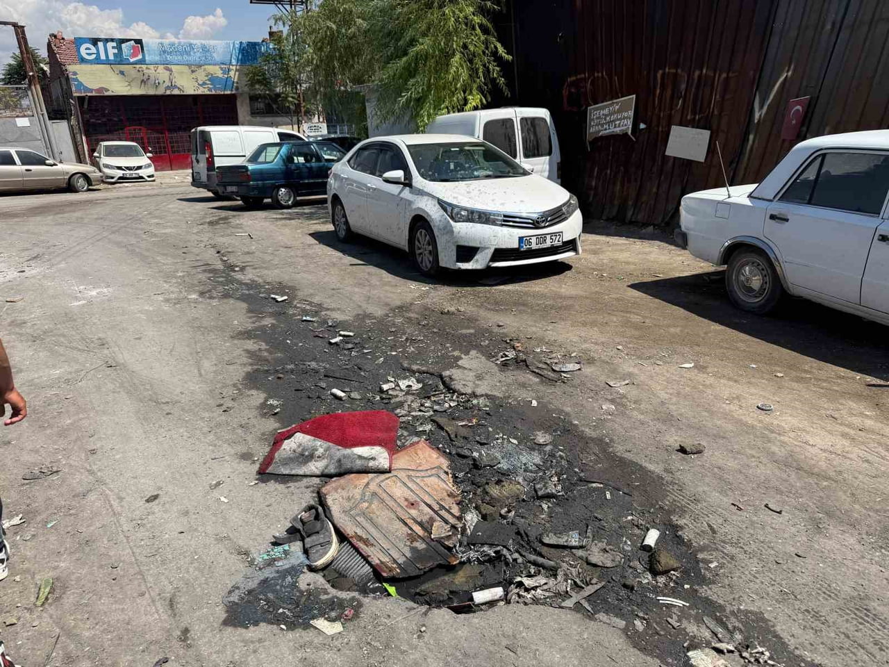 ESKİŞEHİR’İN ODUNPAZARI İLÇESİNE BAĞLI KÜÇÜK SANAYİ SİTESİ’NDEKİ BİR SOKAKTA YOL ÜZERİNDE MEYDANA...
