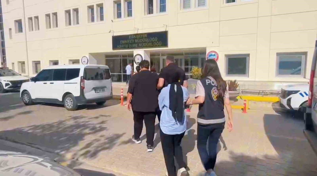 ESKİŞEHİR MERKEZLİ 19 İLDE DÜZENLENEN EŞ ZAMANLI OPERASYONDA, İNTERNET ALTYAPISININ DEĞİŞTİĞİ...