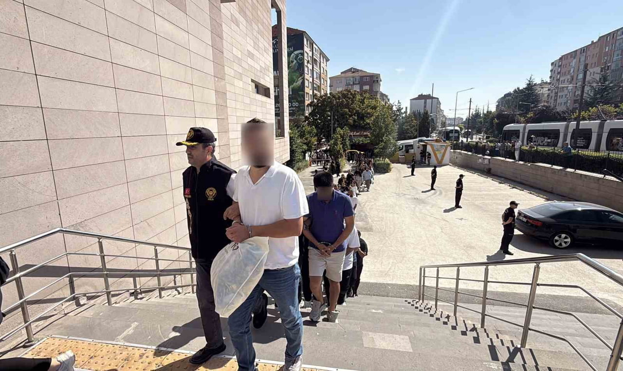 ESKİŞEHİR MERKEZLİ 19 İLDE GERÇEKLEŞTİRİLEN VE 801 KİŞİNİN MAĞDUR EDİLDİĞİ DEV DOLANDIRICILIK...