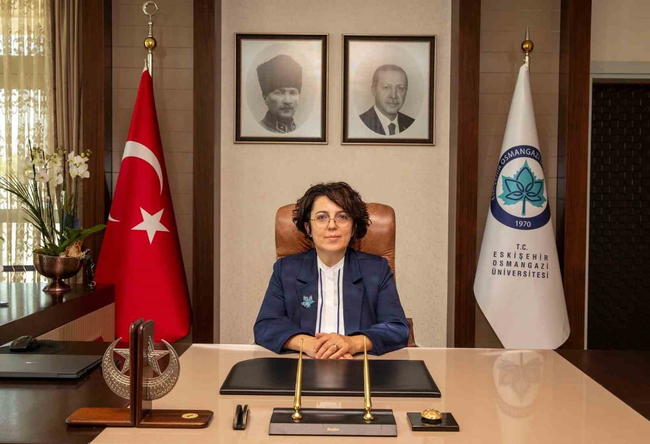 ESKİŞEHİR OSMANGAZİ ÜNİVERSİTESİ (ESOGÜ) REKTÖRÜ PROF. DR. EMİNE GÜMÜŞSOY, "30 AĞUSTOS ZAFER...