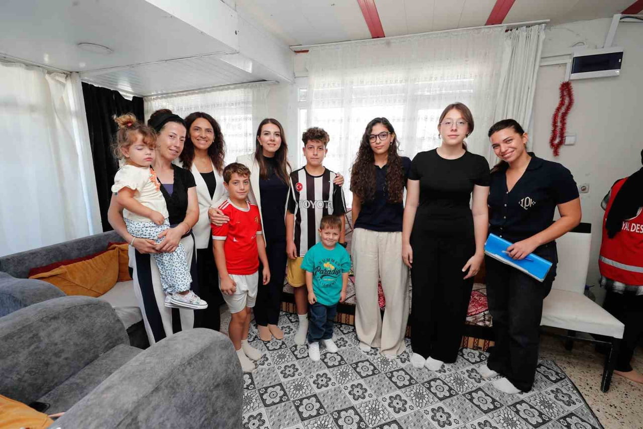 ESRA MASATLI, “YÜREĞİMİZDEKİ IŞIK PROJESİ” KAPSAMINDA ANTAKYA’DA AİLELERİ EVLERİNDE ZİYARET EDEREK...