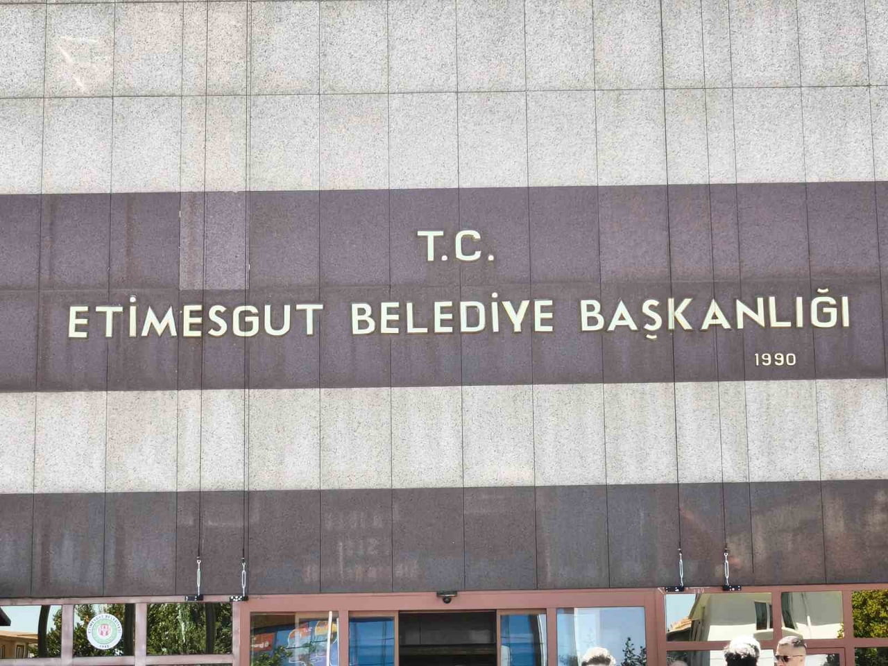 ETİMESGUT BELEDİYESİ’NDE CHP'NİN ADAYI SEDA DİLBER, AK PARTİ VE MHP MECLİS ÜYELERİNİN DESTEĞİYLE...