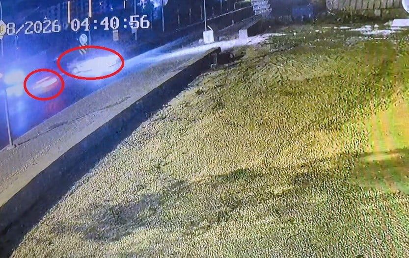 FECİ KAZA, BİR İŞ YERİNİN GÜVENLİK KAMERASINA SANİYE SANİYE YANSIDI.