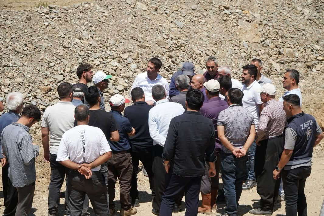 FEKE BELEDİYE BAŞKANI CÖMERT ÖZEN SAHADA “HER MAHALLEMİZE AYNI GAYRETLE HİZMET EDECEĞİZ”