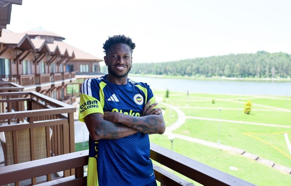FENERBAHÇE, FRED İLE YOLLARINI AYIRDI (ARŞİV)