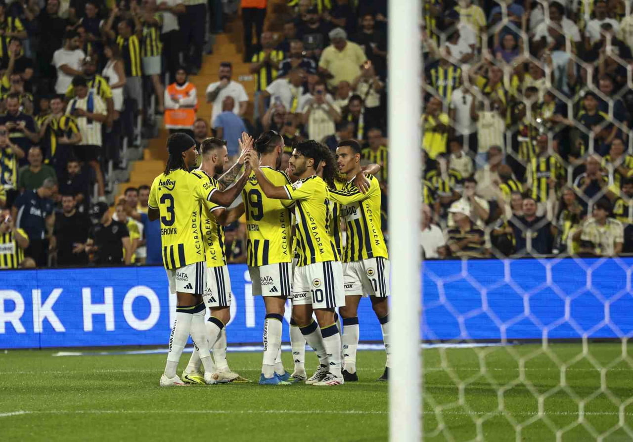 FENERBAHÇE, TRENDYOL SÜPER LİG'DE KONYASPOR'U 4-2 MAĞLUP EDEREK RAKİBİNE KARŞI 5 MAÇLIK GALİBİYET...