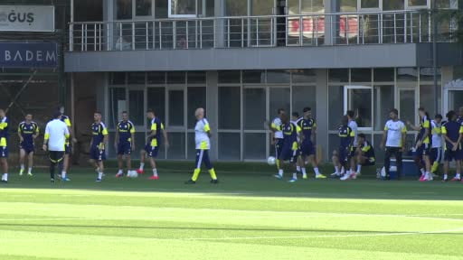Fenerbahçe, UEFA Şampiyonlar Ligi play-off turu ilk maçında Fransız ekibi Olympique Lyon ile...