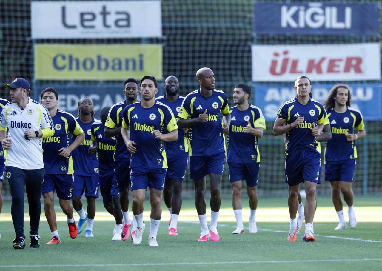 FENERBAHÇE, UEFA ŞAMPİYONLAR LİGİ PLAY-OFF TURU RÖVANŞINDA FRANSIZ EKİBİ LYON İLE OYNAYACAĞI MAÇIN...