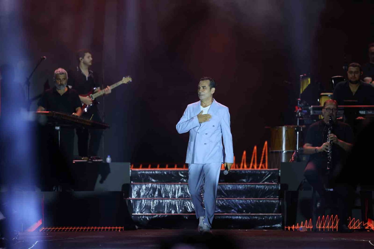 FERHAT GÖÇER'İN ŞARKILARIYLA MALATYA KÜLTÜR YOLU FESTİVALİ'NE VEDA EDİLDİ