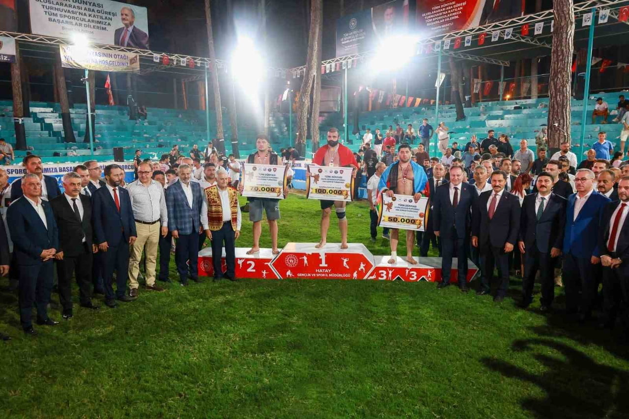 FESTİVALE; YAYLADAĞI KAYMAKAMI HALİL YAZICI, HBB GENEL SEKRETER YARDIMCISI UĞUR KANDEMİR...
