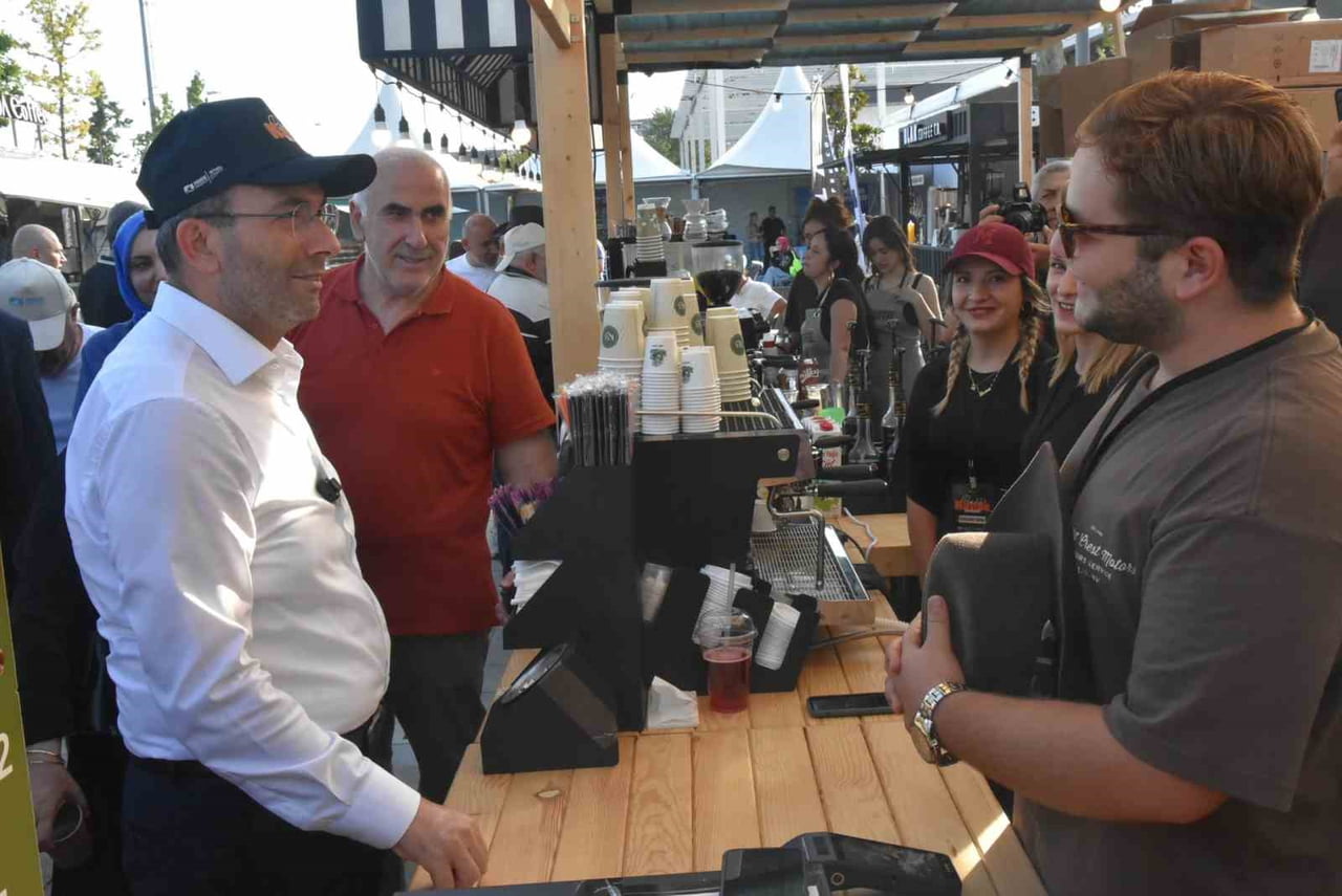 FESTİVALİN AÇILIŞINA PENDİK BELEDİYE BAŞKANI AHMET CİN, İLÇE PROTOKOLÜ İLE ÇOK SAYIDA VATANDAŞ...