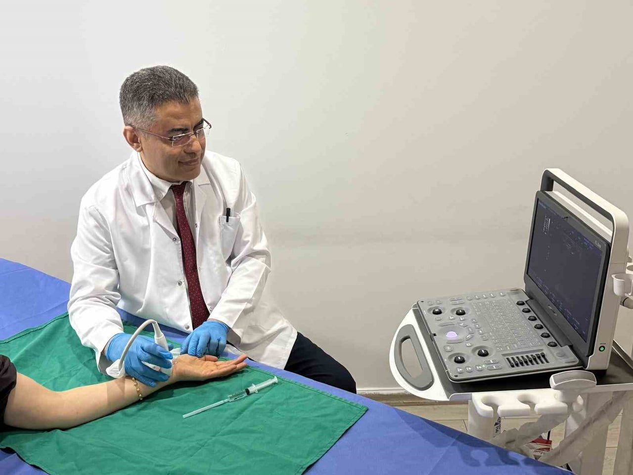 FİZİKSEL TIP VE REHABİLİTASYON UZMANI PROF. DR. İRFAN KOCA, ERKEN DÖNEMDE UYGULANAN UYGUN...