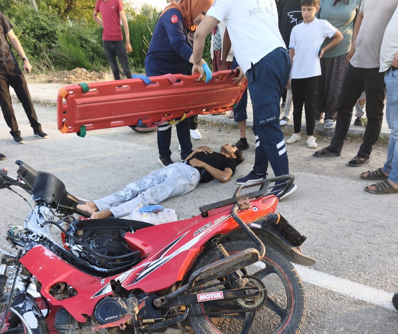 FORKLİFTE ÇARPAN MOTOSİKLET SÜRÜCÜSÜ YARALANDI