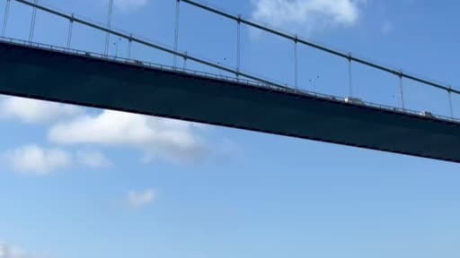 FSM Köprüsü’nden denize atlayan kişiyi vatandaşlar kurtardı: O anlar kamerada