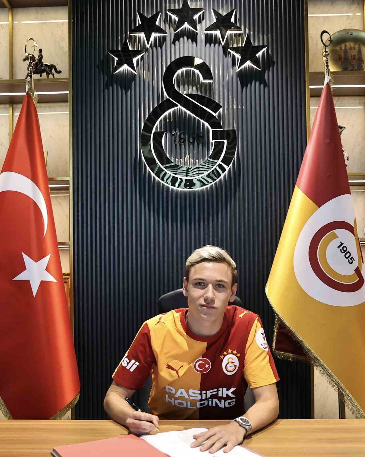 GALATASARAY, ALEKSEY BATRAKOV İLE 5 YILLIK SÖZLEŞME İMZALADI