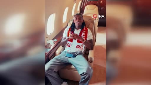 Galatasaray’ın transfer görüşmelerine başladığı Portekizli futbolcu Rafael Leao, sarı-kırmızılı...