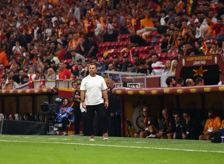 GALATASARAY TEKNİK DİREKTÖRÜ OKAN BURUK, 3-2 KAZANDIKLARI GÖZTEPE MAÇININ ARDINDAN YAPTIĞI...