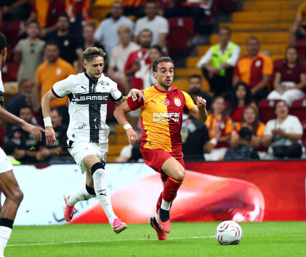 GALATASARAY YENİ SEZON ÇALIŞMALARI KAPSAMINDA RAMS PARK'TA FRANSIZ TEMSİLCİSİ RENNES İLE HAZIRLIK...