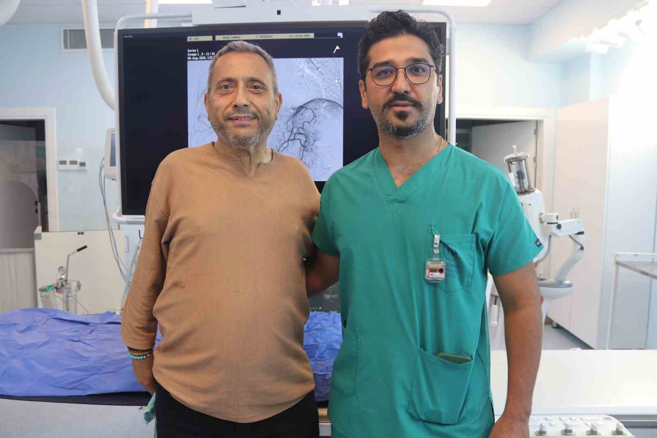 GAZETECİ HASAN YILDIRIM (SOLDA) VE DOKTOR MAHMUT KÜSBESİ (SAĞDA)