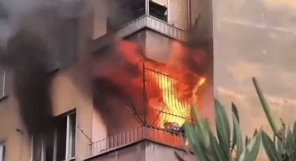 GAZİANTEP'TE BİR APARTMAN DAİRESİNDE ÇIKAN YANGINDA 91 YAŞINDAKİ KADIN YANARAK HAYATINI...