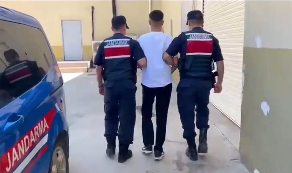 GAZİANTEP'TE ÇEŞİTLİ SUÇLARDAN 11 YIL 9 AY KESİNLEŞMİŞ HAPİS CEZASIYLA ARANAN ŞAHIS, JANDARMA...