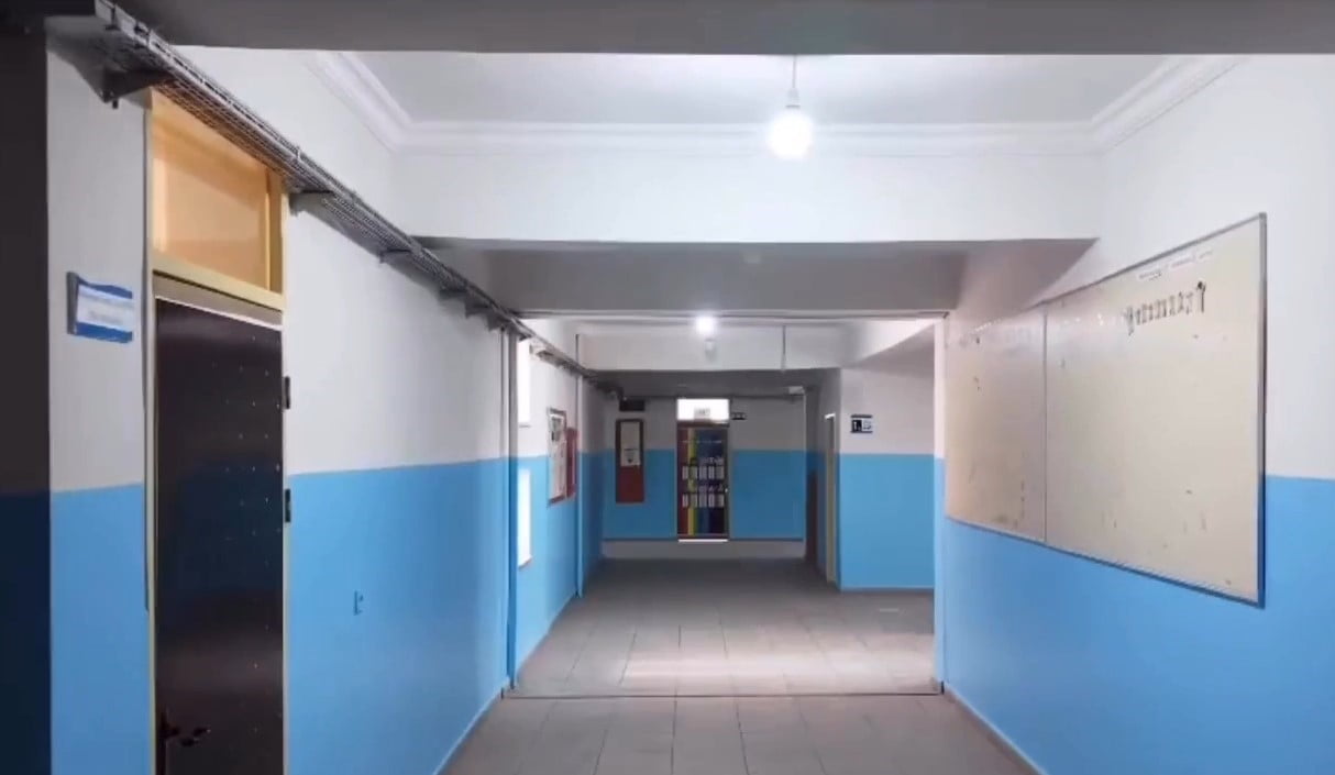 GAZİANTEP'TE DENETİMLİ SERBESTLİK YÜKÜMLÜLERİ OKULLARIN BAKIMINI YAPTI