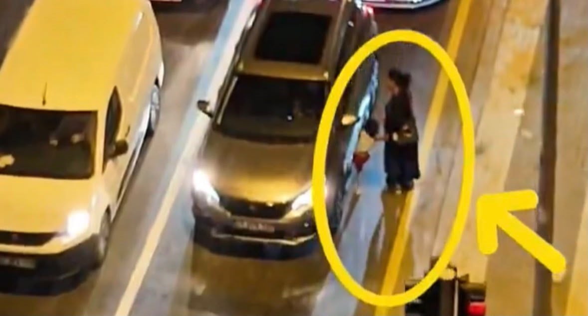 GAZİANTEP'TE KAVŞAKLAR, YOLLAR VE İŞLETMELERİN ÖNÜNDE DİLENCİLİK-SATICILIK YAPARAK VATANDAŞLARI...