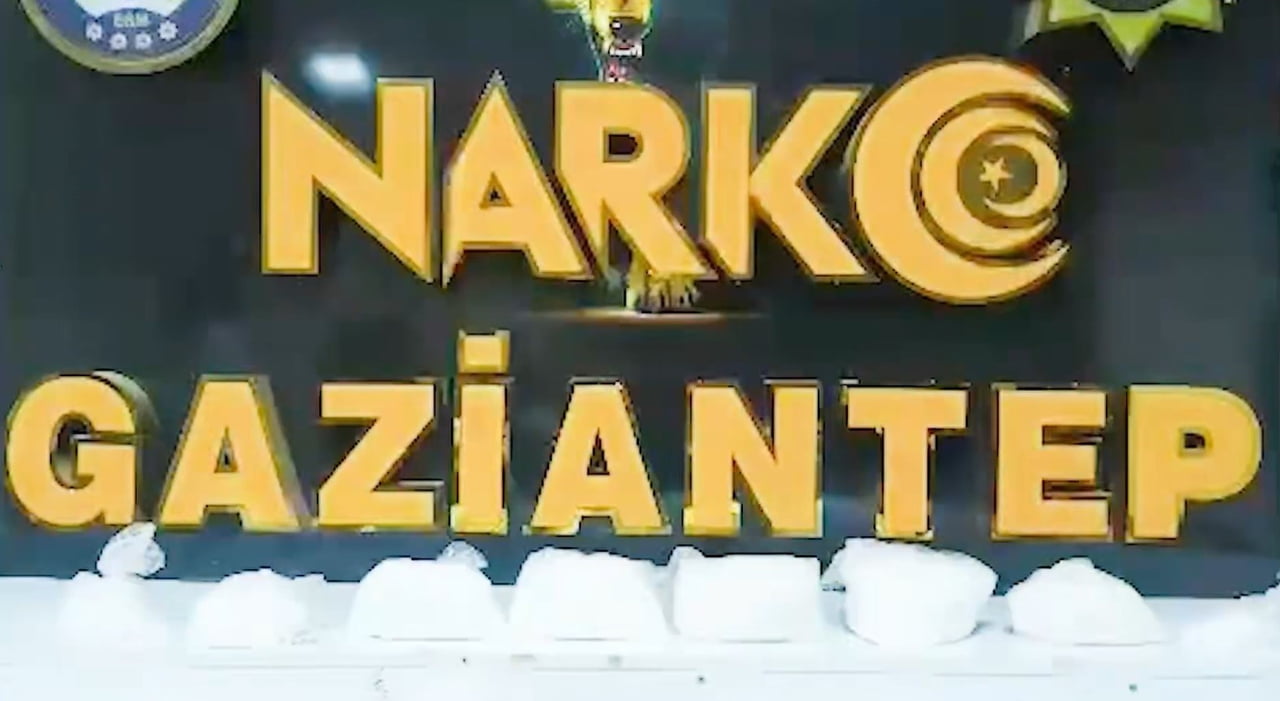 GAZİANTEP'TE POLİS EKİPLERİNCE YAPILAN OPERASYONDA 8 KİLO 500 GRAM METAMFETAMİN ELE...