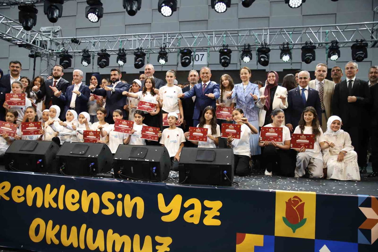 GAZİANTEP'TE TÜGVA YAZ OKULU'NDA RENKLİ KAPANIŞ