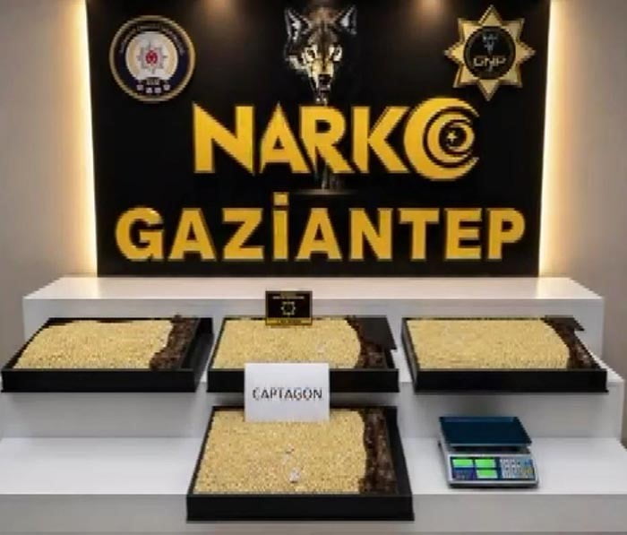 GAZİANTEP'TE YURT DIŞINA GÖNDERİLMEK ÜZERE SANAYİ TİPİ MUTFAK ARAÇLARININ İÇERİSİNE GİZLENMİŞ 400...