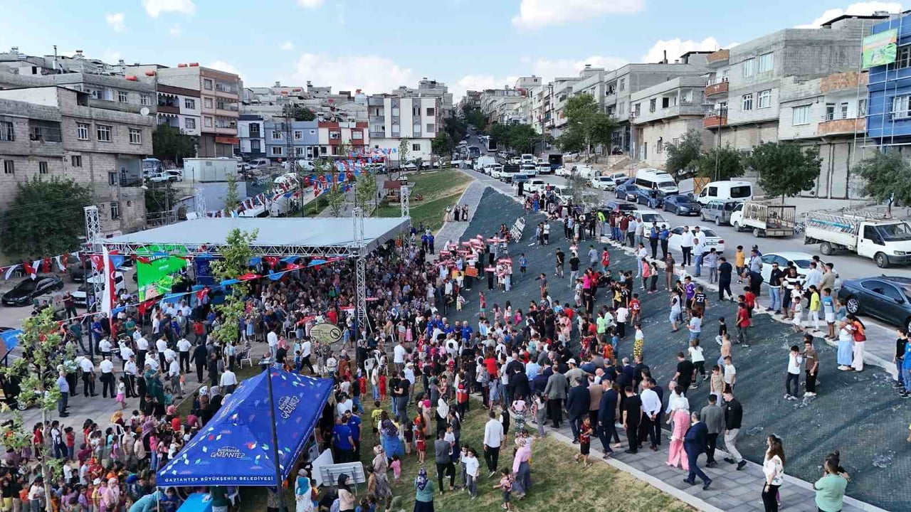 GAZİANTEP BÜYÜKŞEHİR VATAN MAHALLESİ’NİN ÇEHRESİNİ DEĞİŞTİRECEK YENİ PARKI AÇTI