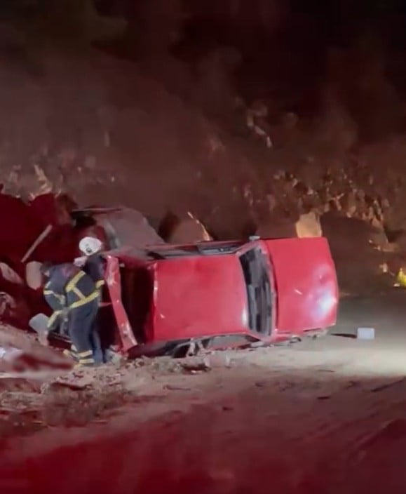 GAZİANTEP’İN İSLAHİYE İLÇESİNDE, KARŞIDAN GELEN ARACA YOL VERMEK İÇİN KENARA YANAŞAN SÜRÜCÜNÜN...