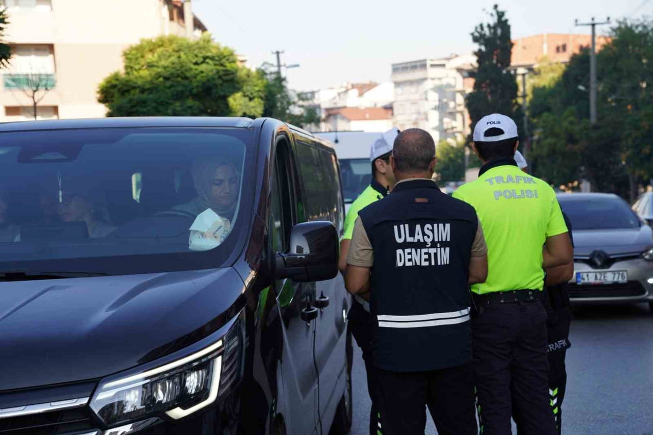 GEBZE VE KARAMÜRSEL’DE GERÇEKLEŞTİRİLEN KORSAN SERVİS DENETİMLERİNDE MEVZUATA AYKIRI FAALİYET...