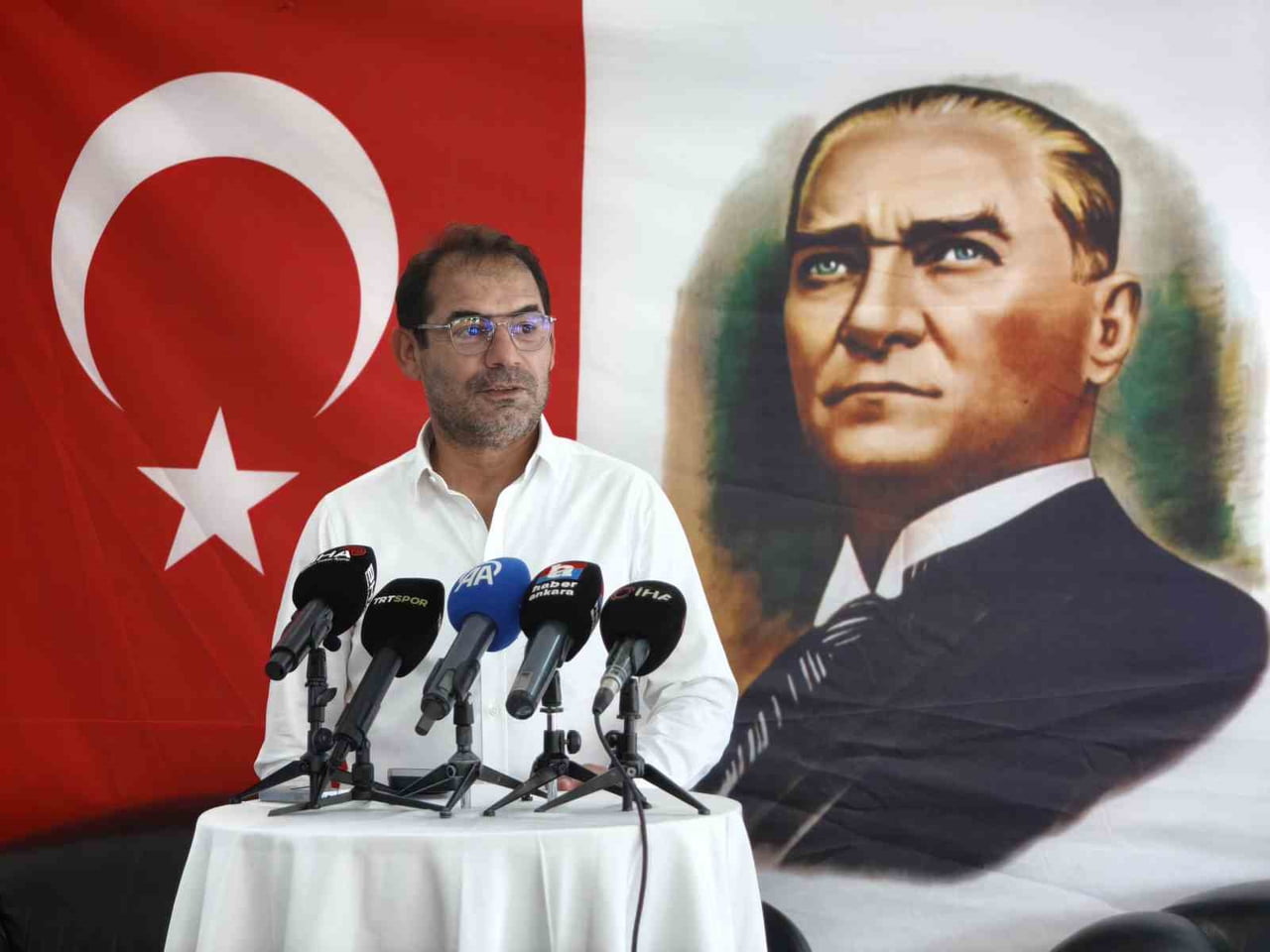 GENÇLERBİRLİĞİ TEKNİK DİREKTÖRÜ METİN DİYADİN, KONUŞMA YAPTI.