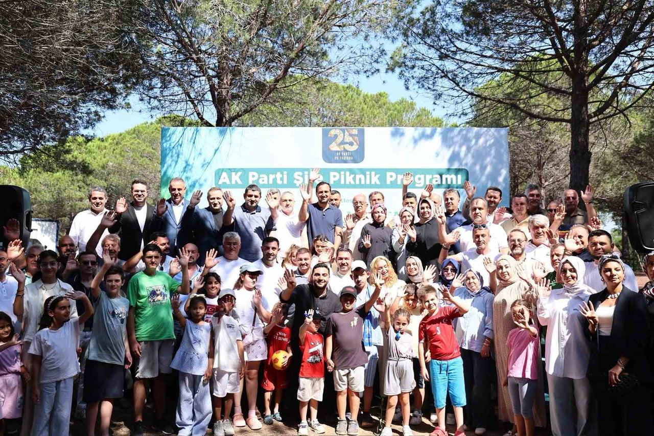 GENİŞLETİLMİŞ İL DANIŞMA MECLİSİ TOPLANTISI'NDA AK PARTİ'YE KATILAN ŞİLE BELEDİYE BAŞKANVEKİLİ...