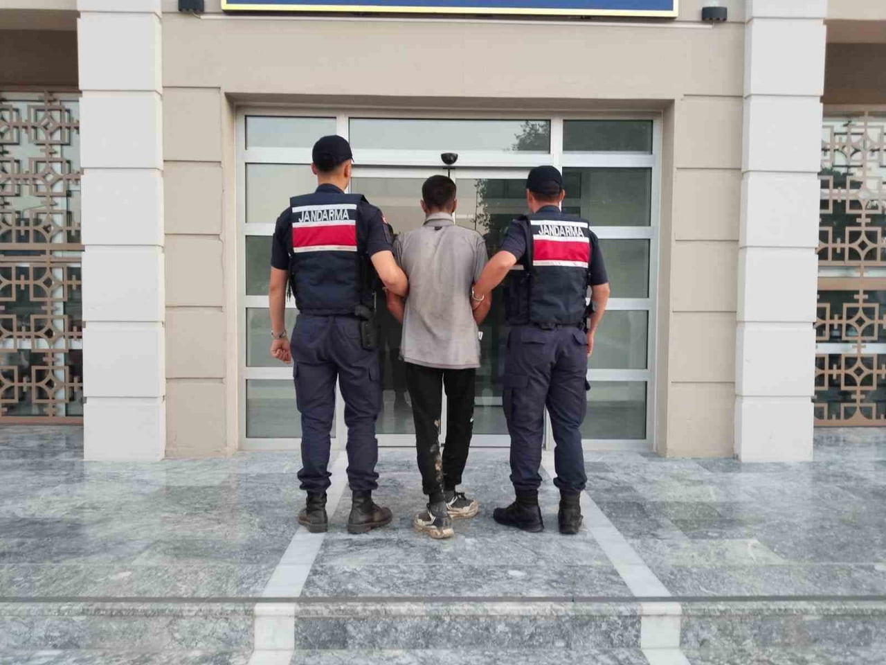 GERMENCİK’TE İNCİR HIRSIZLIĞINA SUÇÜSTÜ