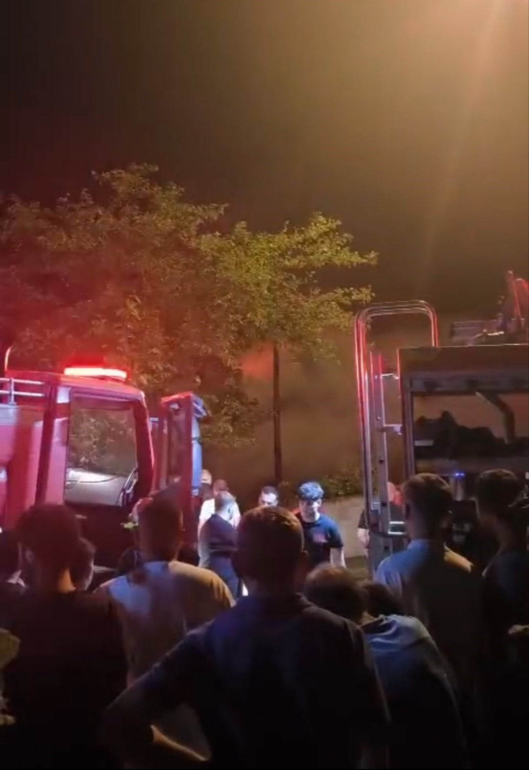 GİRESUN'UN EYNESİL İLÇESİNDE SABAH SAATLERİNDE ÇIKAN YANGINDA BİR EV TAMAMEN YANARAK KULLANILAMAZ...
