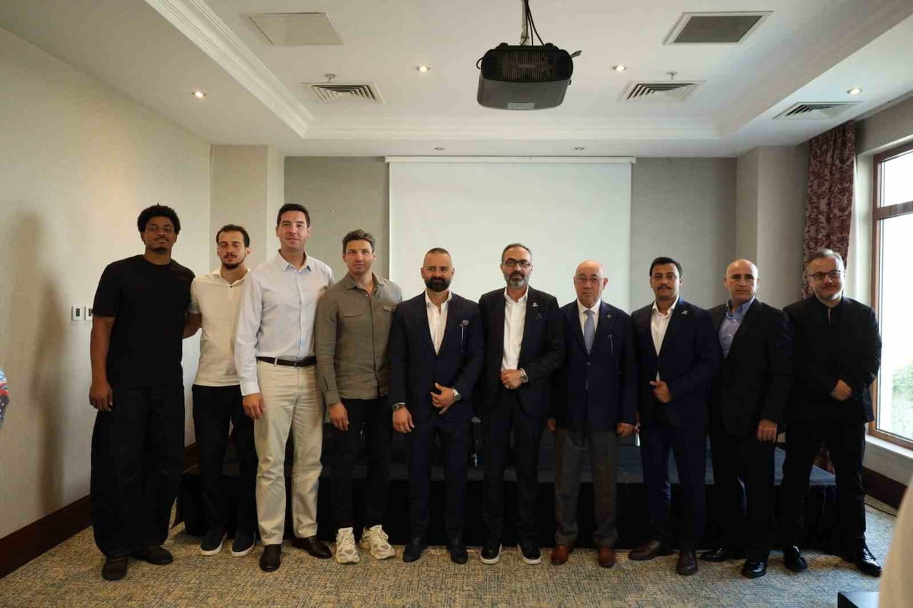 GLİNT KÖRFEZ BASKET YÖNETİM KURULU BAŞKANI HACI YILMAZ, YÖNETİCİLERİ, AŞANTRENÖRÜ SERHAN KAVUT...