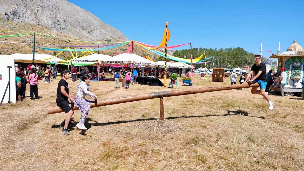 GÖKBEL YAĞLI PEHLİVAN GÜREŞLERİ VE FESTİVALİ, İKİNCİ GÜNÜNDE DE YOĞUN KATILIM VE RENKLİ...