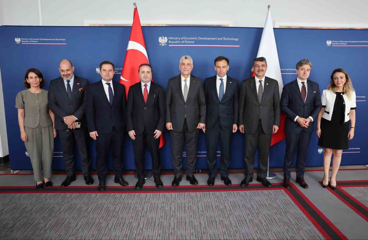 GÖRÜŞMEYE, TÜRKİYE’NİN VARŞOVA BÜYÜKELÇİSİ RAUF ALP DENKTAŞ VE TÜRKİYE BÜYÜK MİLLET MECLİSİ (TBMM)...