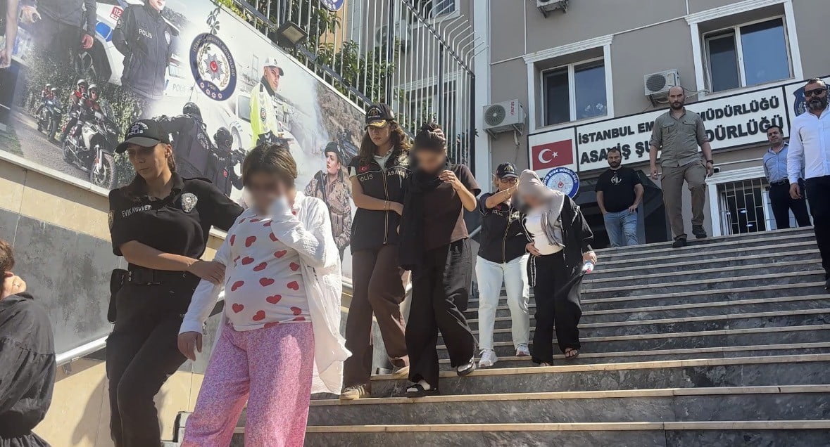 GÖZALTINA ALINAN 26 ŞÜPHELİ EMNİYETTEKİ İŞLEMLERİNİN TAMAMLANMASININ ARDINDAN ADLİYEYE SEVK...