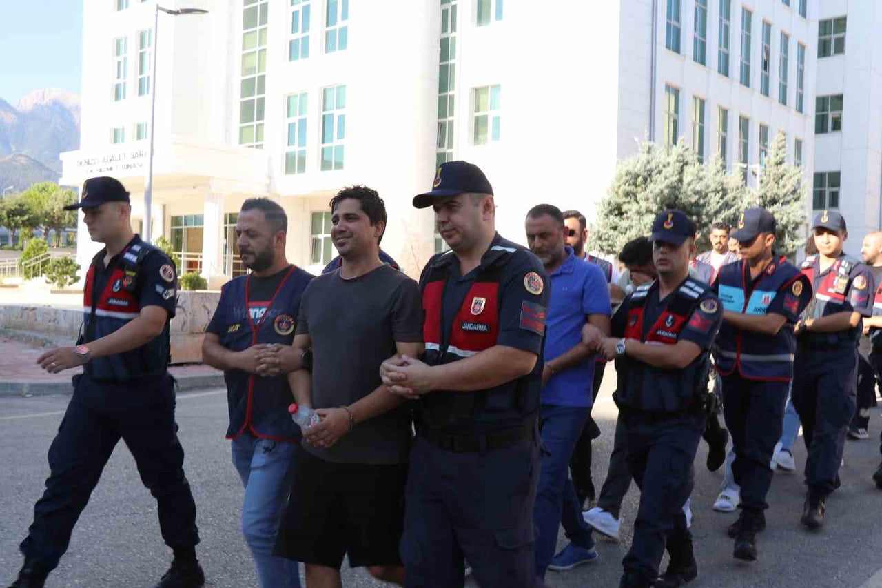 GÖZALTINA ALINAN 7 ŞÜPHELİ ÇIKARILDIKLARI MAHKEMECE TUTUKLANDI