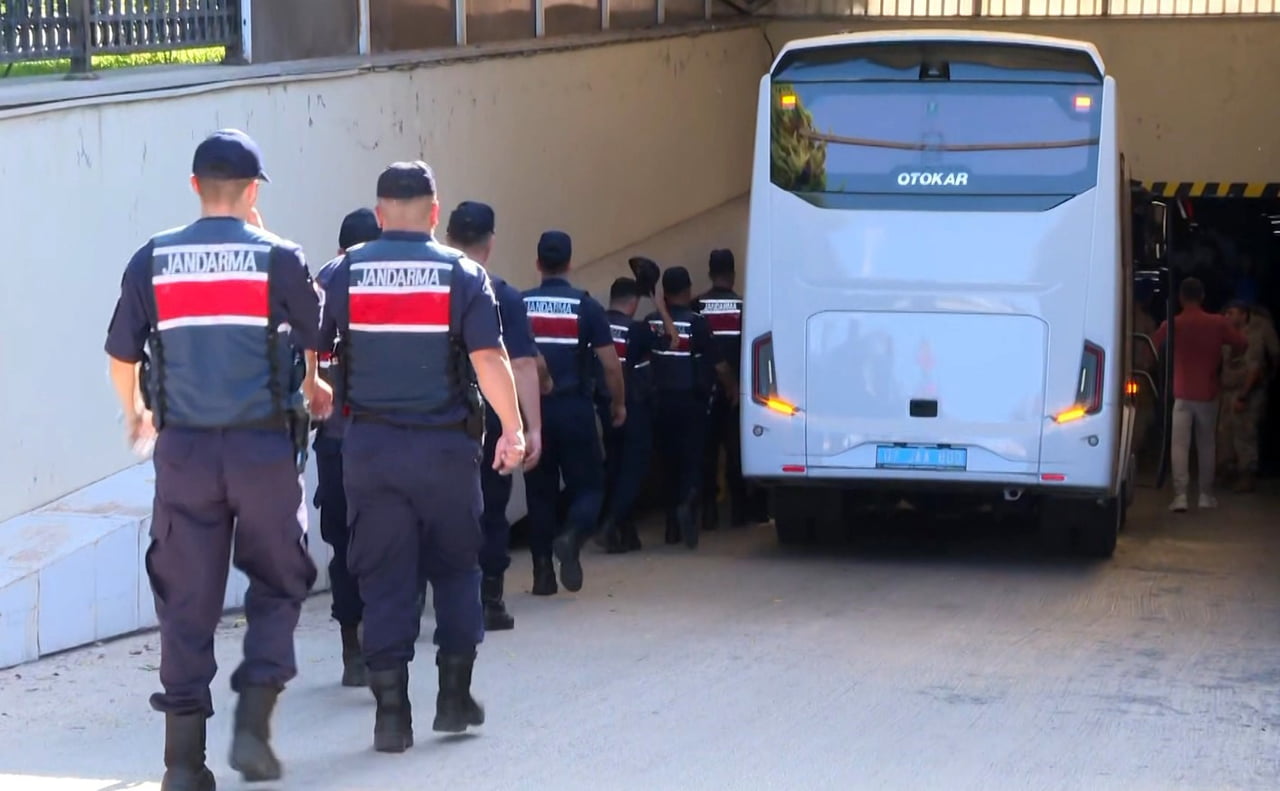 GÖZALTINA ALINAN ŞÜPHELİLERDEN 21'İ ADLİYEYE SEVK EDİLDİ.