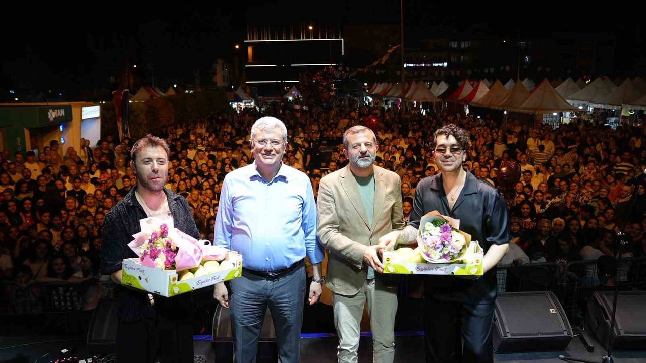 GÜRSU BELEDİYESİ TARAFINDAN DÜZENLENEN 28. ARMUT KÜLTÜR VE SANAT FESTİVALİ FİNALİNİ, DÜZENLENEN...