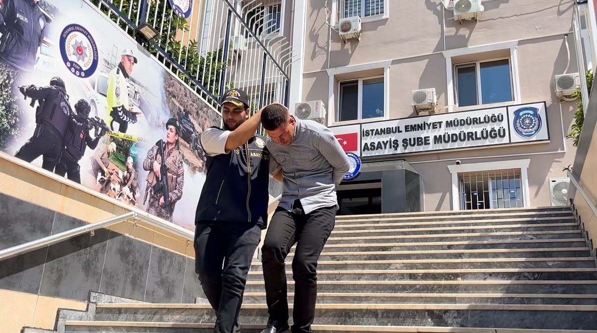 GÜVENLİK KAMERASINDAN TESPİT EDİLEREK YAKALANAN ŞÜPHELİ, SEVK EDİLDİĞİ ADLİYEDE ÇIKARILDIĞI...