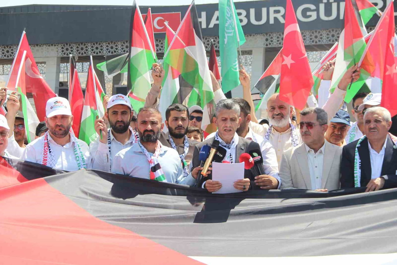 HABUR SINIR KAPISI'NDA IRAK'TA BEKLETİLEN "FİLİSTİN KONVOYU" İÇİN BASIN AÇIKLAMASI...