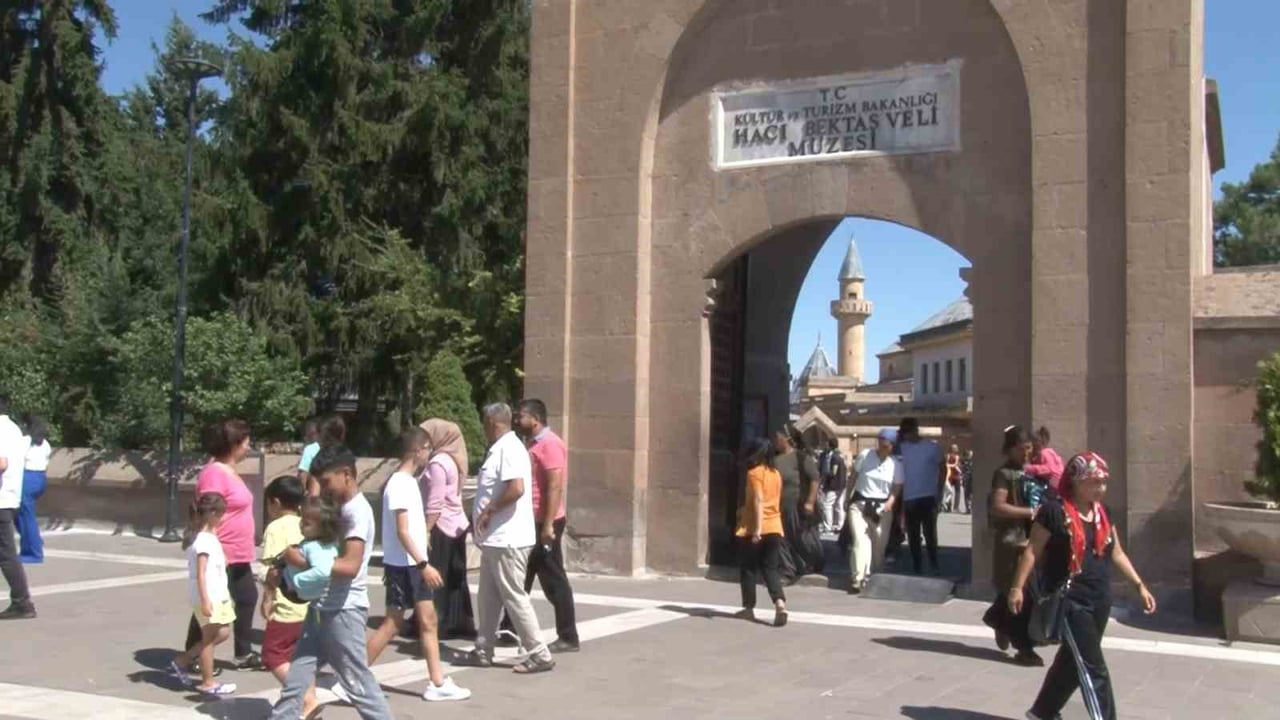 HACI BEKTAŞ VELİ TÜRBESİ, HACI BEKTAŞ VELİ’NİN HAKK’A YÜRÜYÜŞÜNÜN 755’İNCİ YIL DÖNÜMÜ DOLAYISIYLA...