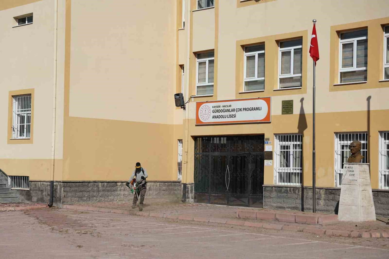 HACILAR BELEDİYESİ, 2026-2027 EĞİTİM ÖĞRETİM YILI ÖNCESİNDE İLÇE GENELİNDEKİ OKULLARDA BAHÇE VE...